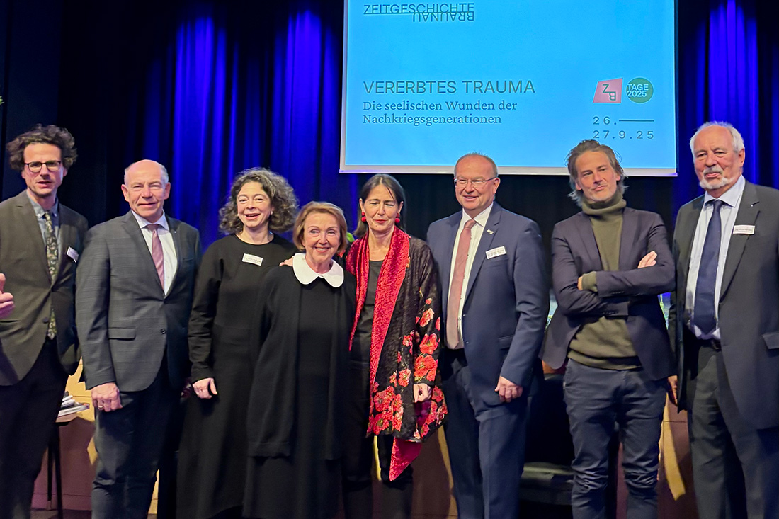 Stefan Schlögl, Landtagspräsident Max Hiegelsberger, Antonia Plessing, Eva Umlauf, Alexandra Föderl-Schmid, Bürgermeister Johannes Waidbacher, Sacha Batthyany, Florian Kotanko (v.l.n.r.).